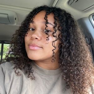 Meet your Posher, Caylynn